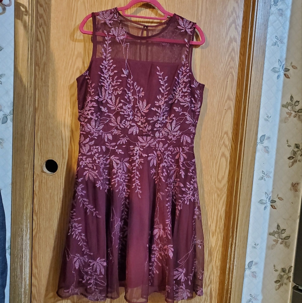 J. Taylor burgundy sleeveless floral dress size 14 polyester